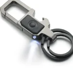 Multifunktionell nyckelring – LED-ficklampa för äventyraren (Stål)